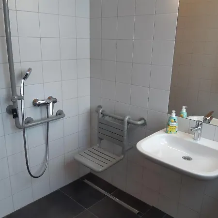 Hostel Haus Der Freundschaft - Kinder- Und Jugendgästehaus Für Gruppen